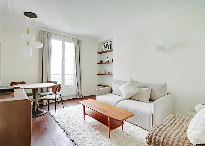 Pick A Flat\'S Apartment In Saint-Germain - Rue De Sevres
