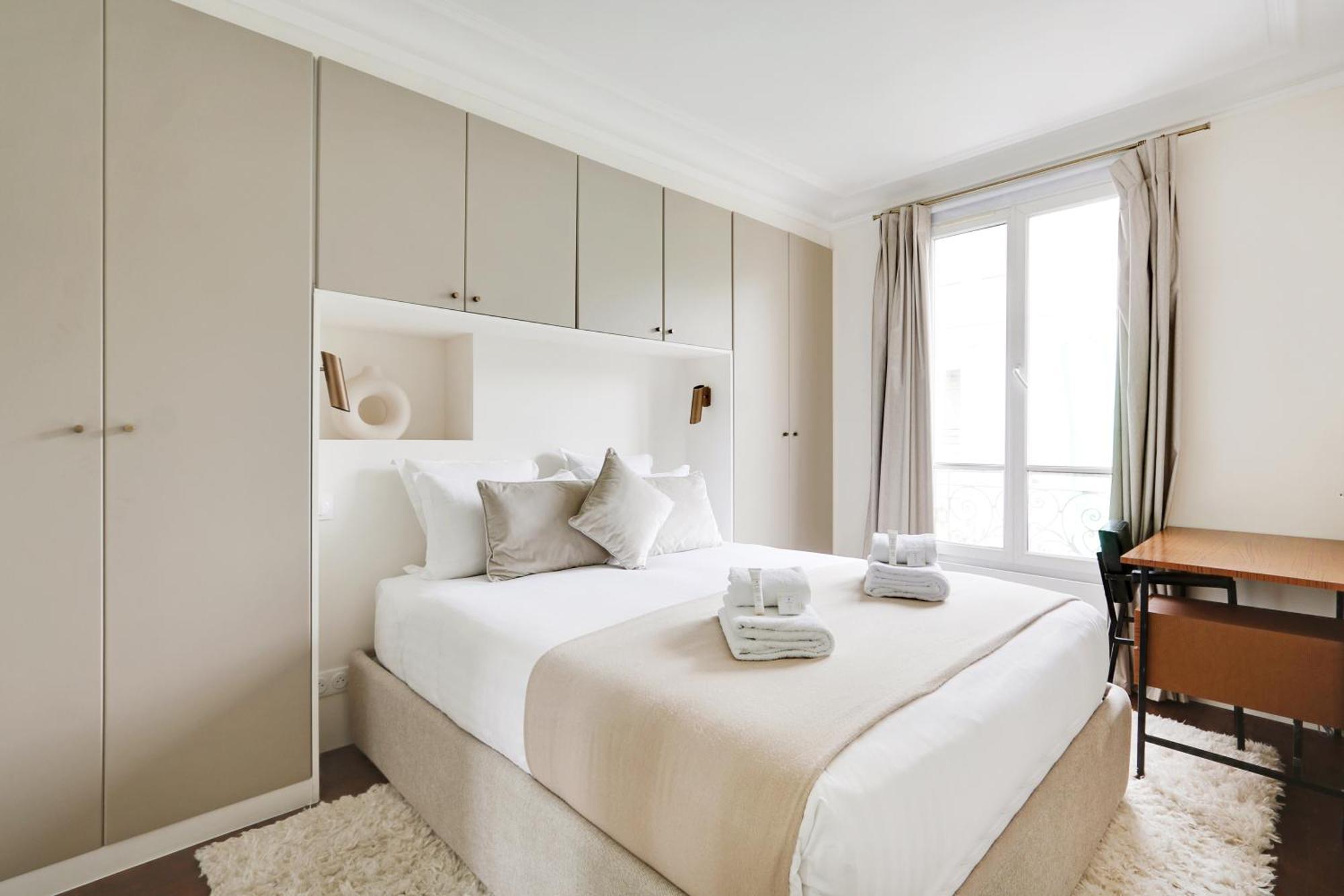 Pick A Flat's In Saint-germain - Rue De Sevres Parijs